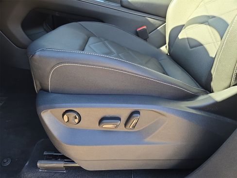 Used 2025 Volkswagen Atlas SE image 17