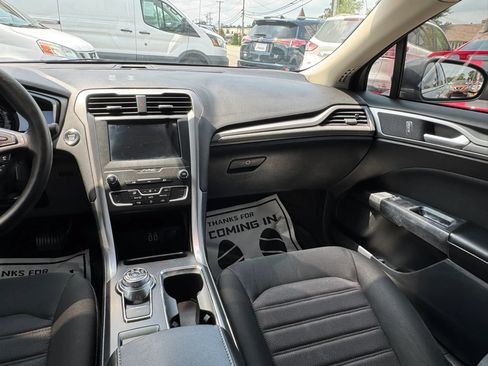 Used 2020 Ford Fusion SE FWD image 38