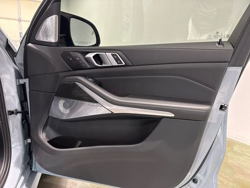 Used 2025 BMW X7 M60i image 35