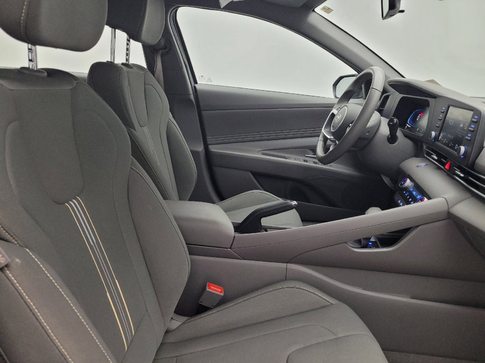 Used 2025 Hyundai Elantra Sport FWD image 21