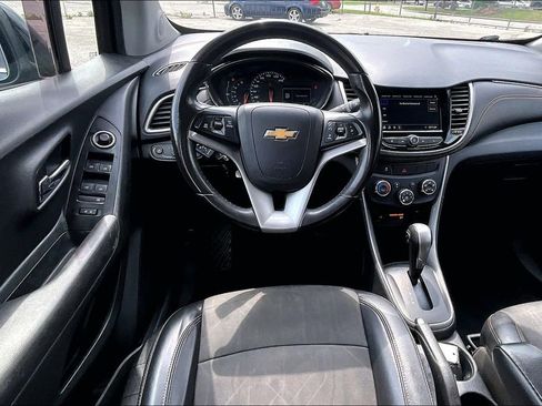 Used 2020 Chevrolet Trax LT w/ LT Convenience Package image 8