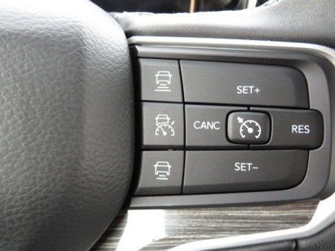 Used 2022 Jeep Wagoneer Series III w/ Premium Group I image 23