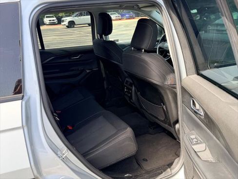 Used 2024 Jeep Grand Cherokee Laredo RWD image 19