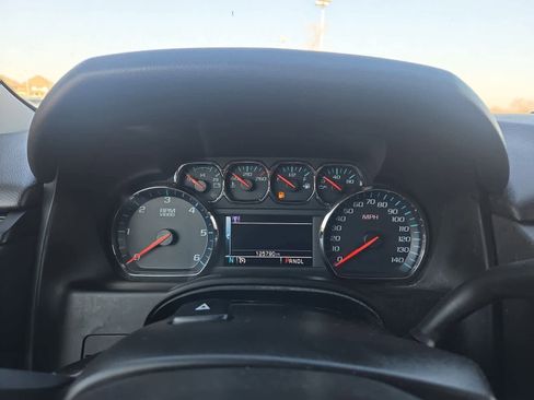 Used 2020 Chevrolet Suburban LT image 33