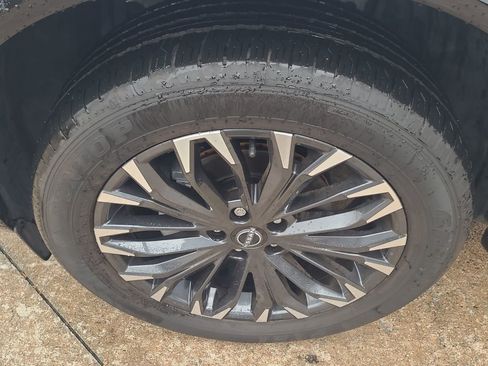 Used 2025 Nissan Rogue Platinum w/ Platinum Premium Package image 10