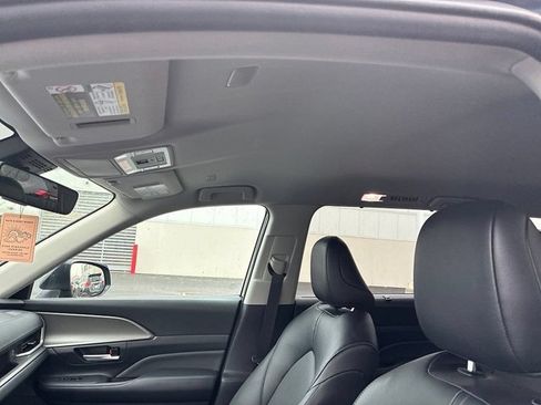 Used 2025 Toyota Grand Highlander AWD image 27