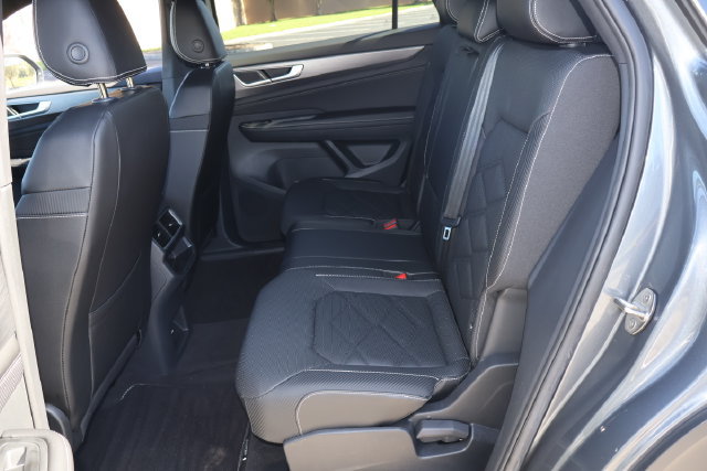 Certified 2024 Volkswagen Atlas Cross Sport SE FWD image 14
