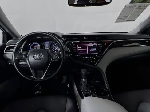Used 2018 Toyota Camry LE image 30