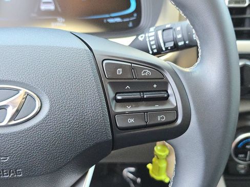 Used 2023 Hyundai Venue SEL FWD image 22