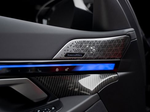 Used 2025 BMW M5 w/ Carbon Package image 58