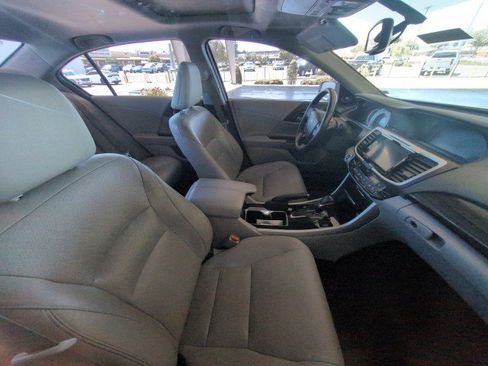 Used 2017 Honda Accord EX-L image 4