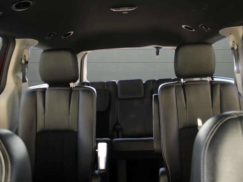 Used 2019 Dodge Grand Caravan SXT image 10