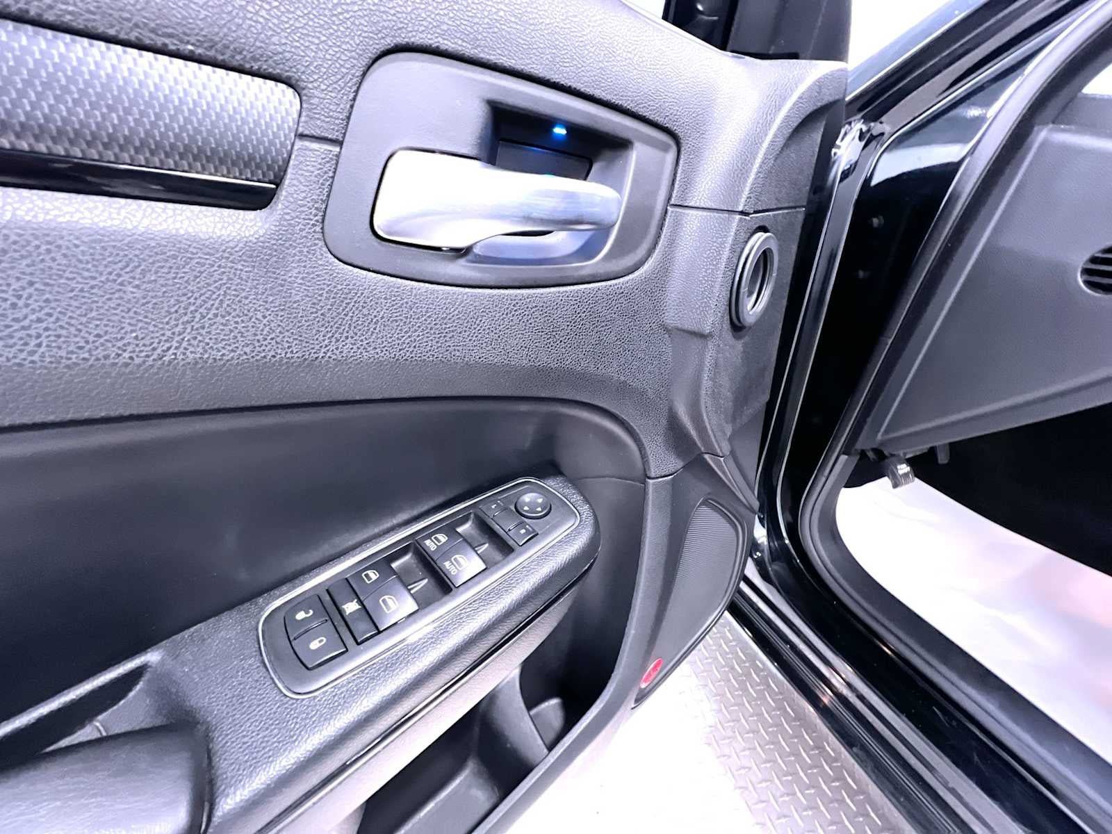 Used 2014 Chrysler 300 S AWD/4WD image 12