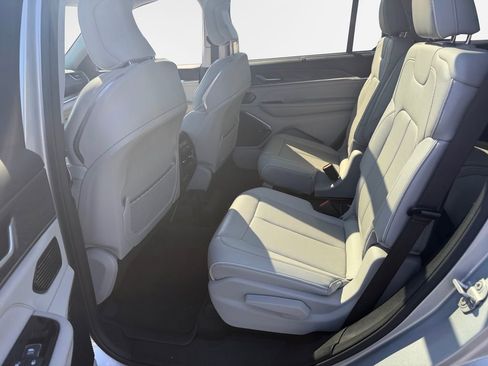 Used 2021 Jeep Grand Cherokee L Overland w/ Luxury Tech Group IV image 24