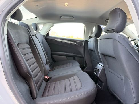 Used 2019 Ford Fusion SE image 17