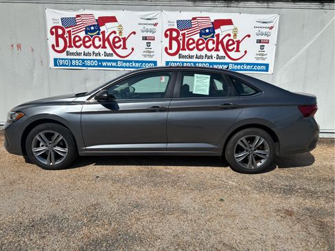 Used 2024 Volkswagen Jetta SE FWD image 7