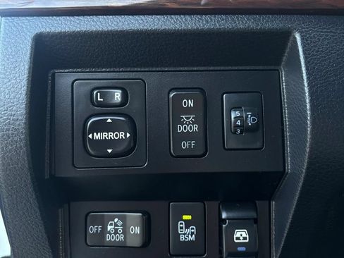 Used 2017 Toyota Tundra Limited w/ Limited Premium Package AWD/4WD image 12