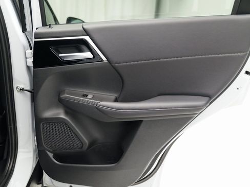 Used 2024 Mitsubishi Outlander SE image 18