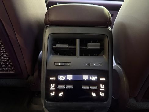 Used 2025 Porsche Macan 4S Electric AWD/4WD image 36