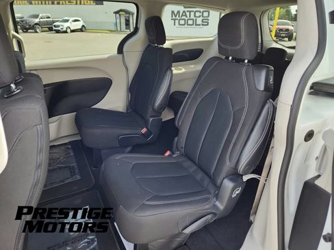 Used 2022 Chrysler Voyager LX FWD image 22