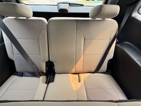 Used 2022 Chevrolet Traverse LS FWD image 15