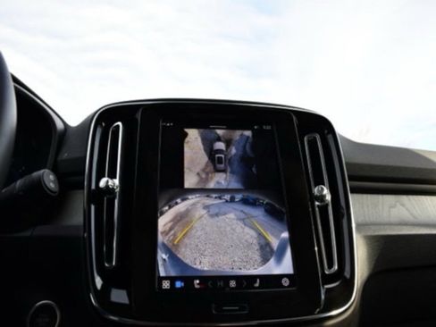 Certified 2025 Volvo XC40 B5 Plus image 12