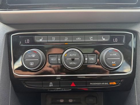 Used 2023 Volkswagen Atlas SEL Premium AWD/4WD image 34