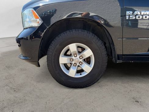 Used 2018 RAM 1500 Express AWD/4WD image 9