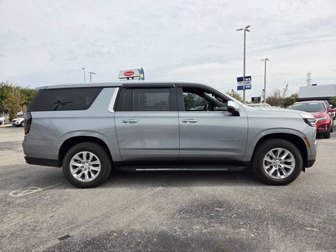 Used 2025 Chevrolet Suburban Premier image 8