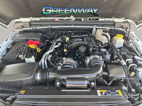Used 2023 Jeep Gladiator Sport AWD/4WD image 7