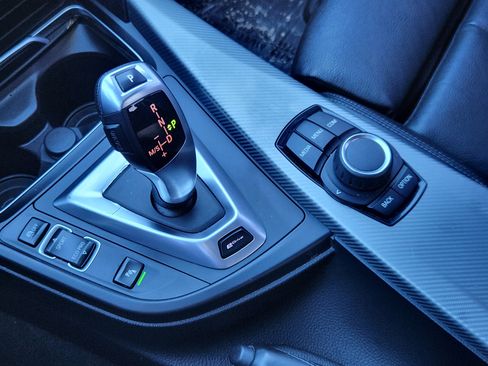 Used 2018 BMW 330e image 22