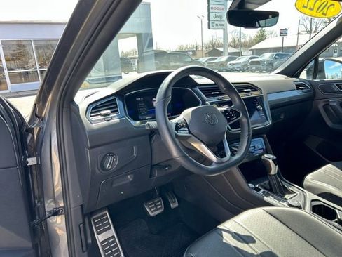 Used 2022 Volkswagen Tiguan SE R-Line image 30