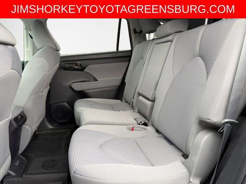 Used 2023 Toyota Highlander LE AWD/4WD image 23