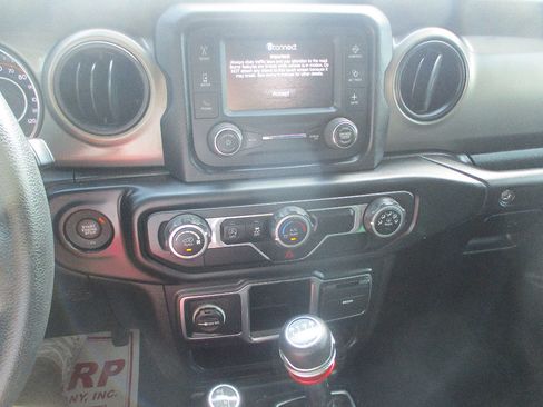 Used 2019 Jeep Wrangler Sport AWD/4WD image 5