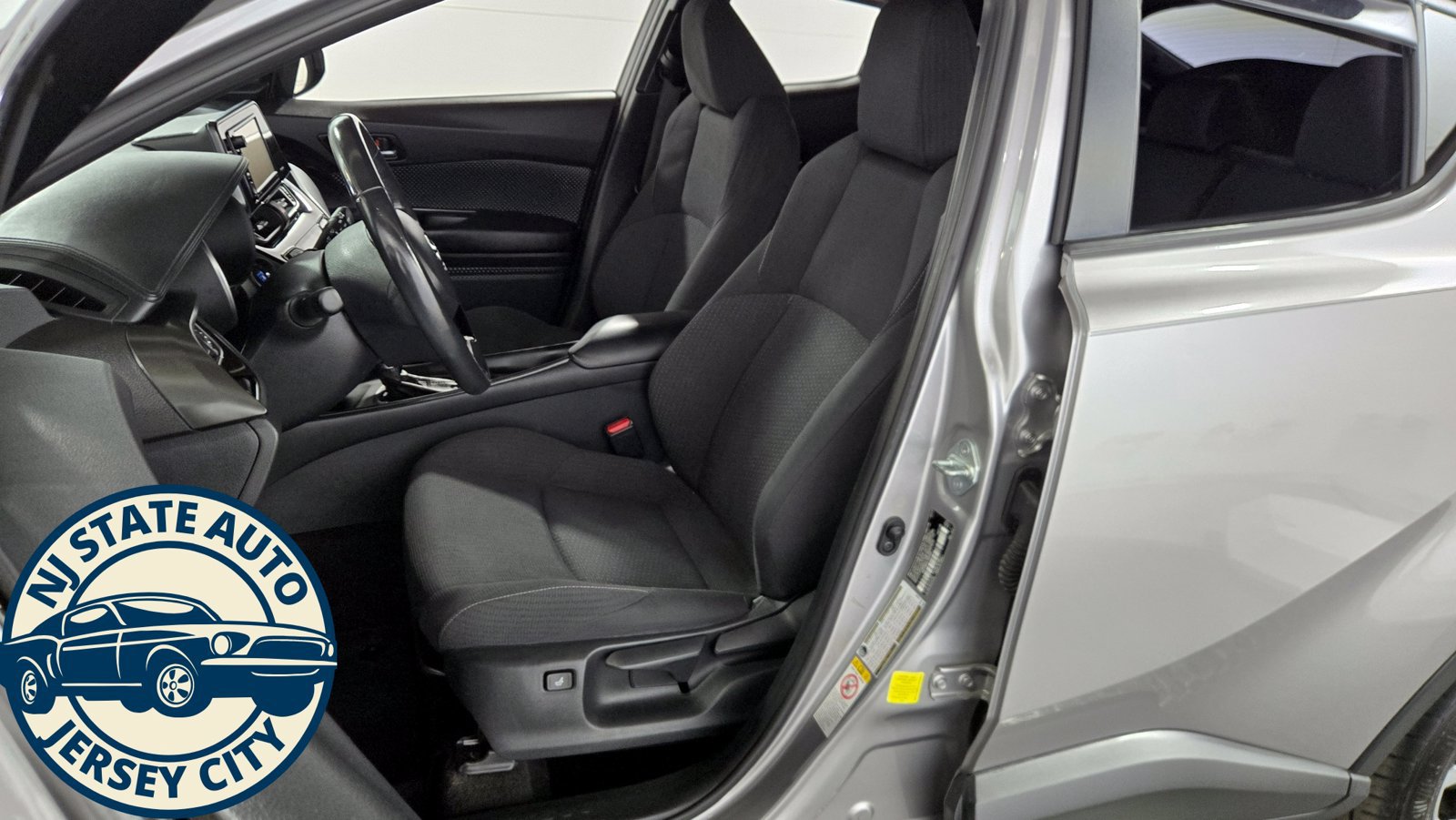 Used 2018 Toyota C-HR XLE FWD image 23