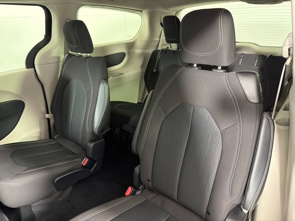 Used 2023 Chrysler Voyager LX FWD image 19
