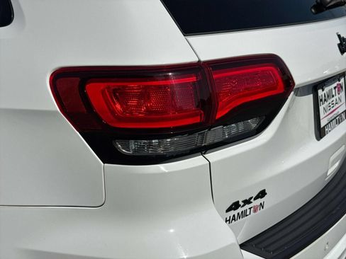 Used 2019 Jeep Grand Cherokee Altitude AWD/4WD image 29