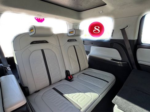 Used 2023 Rivian R1S Adventure image 17