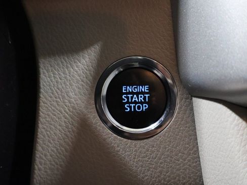 Used 2018 Toyota Highlander XLE image 28