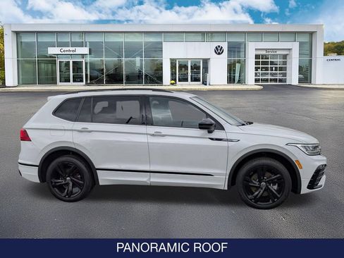 Used 2023 Volkswagen Tiguan SE R-Line AWD/4WD image 9