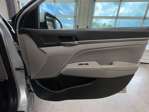 Used 2017 Hyundai Elantra Limited FWD image 27