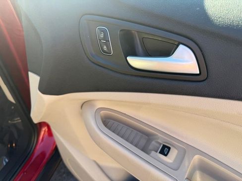 Used 2017 Ford Escape SE w/ Equipment Group 201A FWD image 18