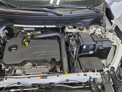 Used 2024 GMC Terrain SLE image 32