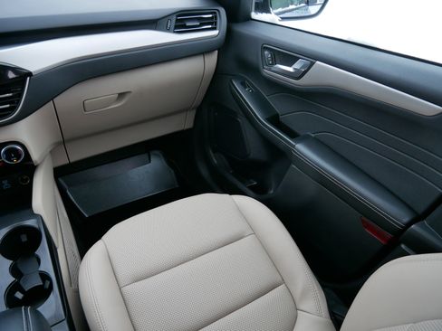 Used 2022 Ford Escape SEL image 11