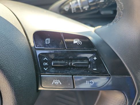 Used 2025 Hyundai Elantra Sport FWD image 23