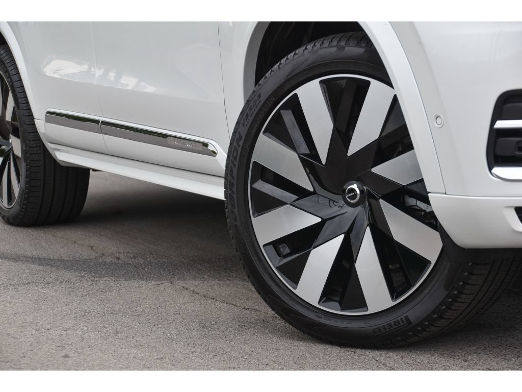 Used 2024 Volvo XC90 T8 Plus w/ Protection Package Premier AWD/4WD image 9