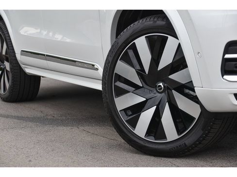 Used 2024 Volvo XC90 T8 Plus w/ Protection Package Premier AWD/4WD image 9