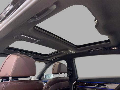 Used 2022 BMW 750i xDrive w/ M Sport Package image 46