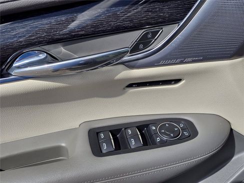 Used 2022 Cadillac XT6 Premium Luxury w/ Technology Package FWD image 14