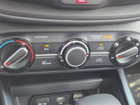 Certified 2025 Kia Soul LX w/ LX Technology Package FWD image 27